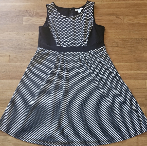 Motherhood Maternity Dresses & Skirts - 💥HP💥 Motherhood Maternity Black White Polka-dot Sleeveless Dress Women's Large